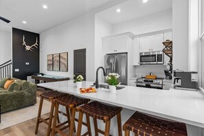 Fridge, microwave, oven, stovetop - New 4BR Family Getaway | Minutes to City (Chattanooga)