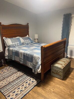 3 bedrooms, iron/ironing board, WiFi, bed sheets