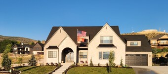 New to Market - Stunning Apartment with Mountain Views + year round recreation