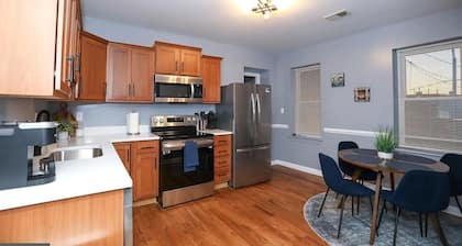 BEAUTIFULLY FURNISHED COZY ENSUITE 2BR3 BA IN UPPER FELLS POINT, BALTIMORE