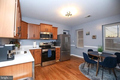 BEAUTIFULLY FURNISHED COZY ENSUITE 2BR3 BA IN UPPER FELLS POINT, BALTIMORE