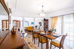 วิลล่า | ร้านอาหาร