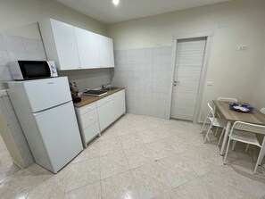 Fridge, microwave, stovetop, coffee/tea maker - Naples' home in the historic center (Napoli)