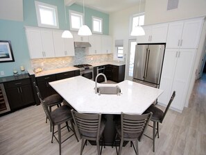 Private kitchen - Ocean Block Spacious 5-bedroom house with WiFi and AC in Beach Haven (Beach Haven)