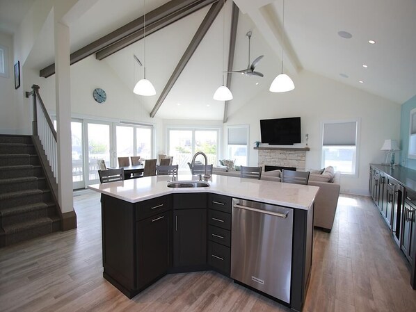 Interior - Ocean Block Spacious 5-bedroom house with WiFi and AC in Beach Haven (Beach Haven)