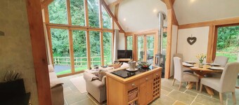 Swn Y Nant lodge with hot tub Brecon