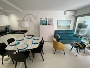 Interior - Modern apartment with rooftop pool (Menton)