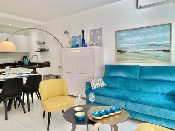 TV - Modern apartment with rooftop pool (Menton)