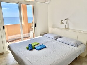 1 bedroom, desk, free WiFi, bed sheets