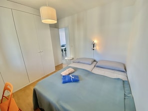 1 bedroom, desk, free WiFi, bed sheets