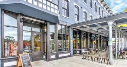 Edison Place: Premier Industrial Modern Downtown 1 BR Loft