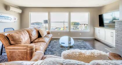 Charming 2-bedroom unit with WiFi, AC with amazing Puget Sound view in Tacoma