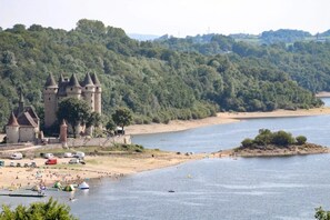 Unclassified image, 4 of 22, button