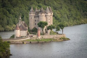 Unclassified image, 4 of 22, button