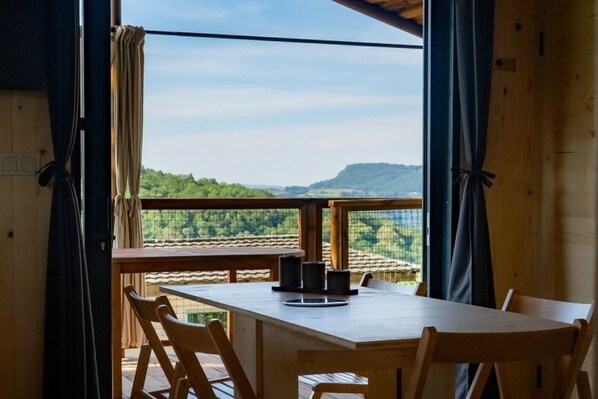 Unclassified image, 1 of 21, button