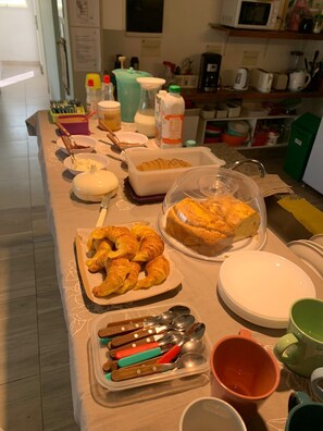 Frühstücksbuffet am Wochenende gegen Gebühr