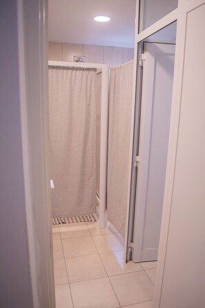 Standard Room, Patio, City View | Bathroom - Casa Amonite Hostel Boutique (Puerto Madryn)