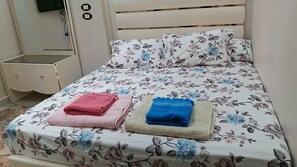 2 bedrooms, iron/ironing board, WiFi