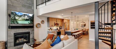 Smart TV, chimenea, videojuegos y libros