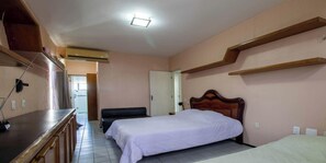 4 quartos, ferros/tábuas de passar roupa, Wi-Fi, roupa de cama