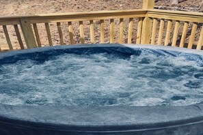 Bañera de hidromasaje al aire libre