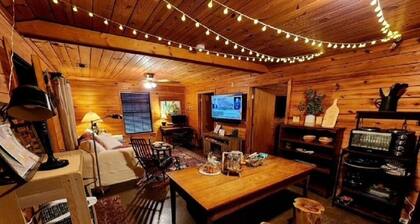 Bankhead Hideaway - Peaceful Retreat w/Hot Tub in Bankhead Forest. Dog Friendly!