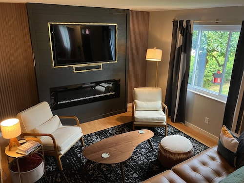 Stunning 2-bedroom Home w/ WiFi, AC in Brookline Pittsburgh,PA