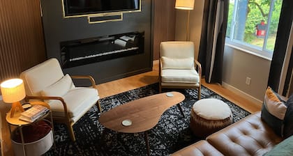 Stunning 2-bedroom Home w/ WiFi, AC in Brookline Pittsburgh,PA