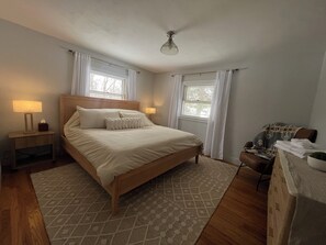 3 habitaciones, tabla de planchar con plancha, wifi y ropa de cama 