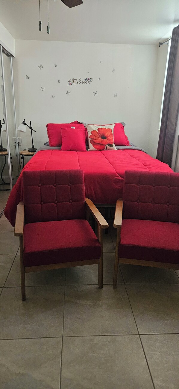 1 室のベッドルーム、アイロン / アイロン台、WiFi、ベッドシーツ