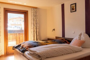 1 bedroom, WiFi, bed sheets - Cozy room in a bed and breakfast in Tyrol (Niederau)