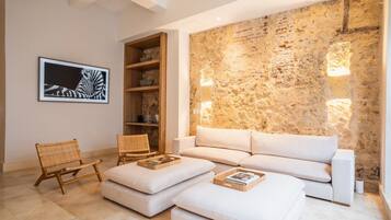 Luxury House | Living area | Flat-screen TV