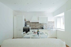 Oven, stovetop, dishwasher