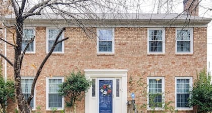 Charming 4-bedroom house with WiFi and AC in welcoming Woodbridge