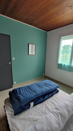 2 chambres, fer et planche à repasser