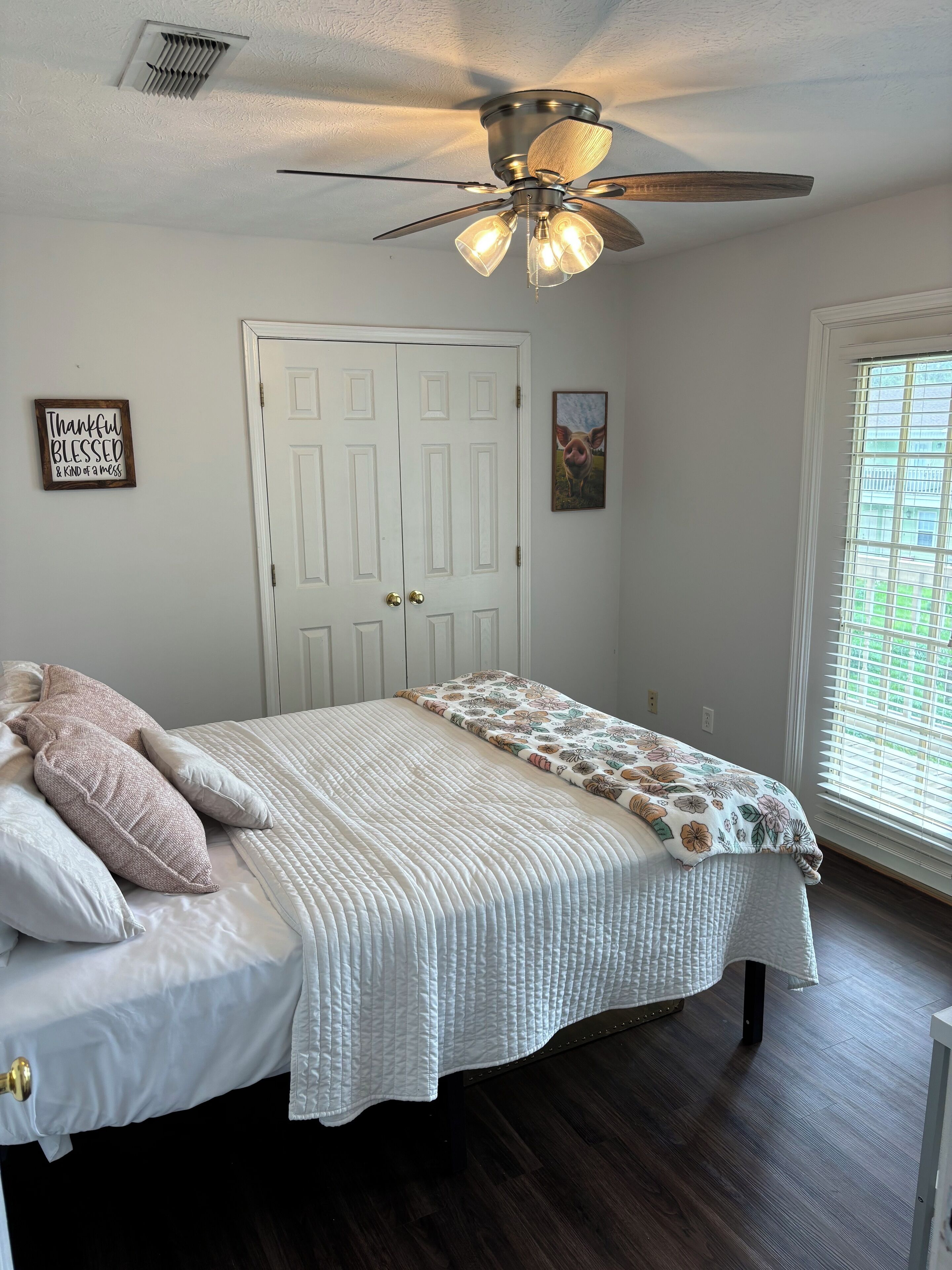 2 chambres, fer et planche à repasser, Wi-Fi, draps fournis