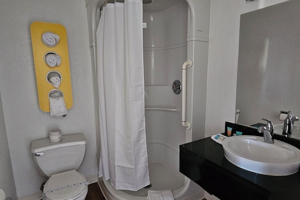 Standard Studio Suite | Bathroom | Shower, towels, soap, shampoo