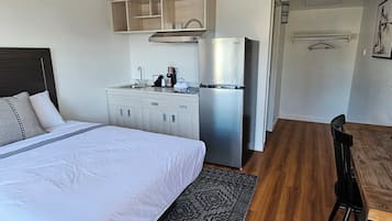 Standard Studio Suite | Blackout curtains, iron/ironing board, free WiFi