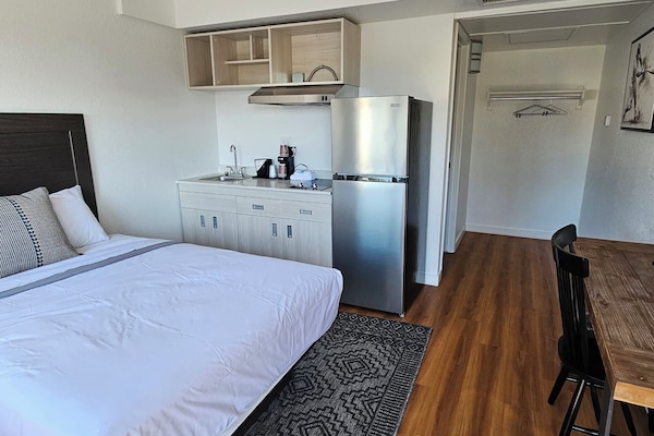 Standard Studio Suite | Blackout drapes, iron/ironing board (on request), WiFi (free)