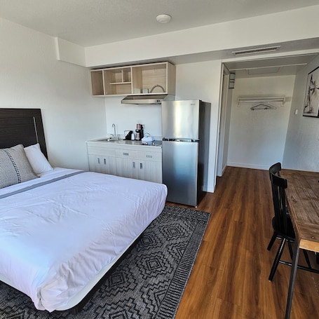 Cortinas blackout, tabla de planchar con plancha y wifi gratis