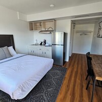 Cortinas blackout, tabla de planchar con plancha y wifi gratis 