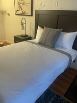 Cortinas blackout, tabla de planchar con plancha y wifi gratis 