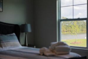 5 bedrooms, iron/ironing board, WiFi, bed sheets - Getaway home, Savannah spot (Port Wentworth)