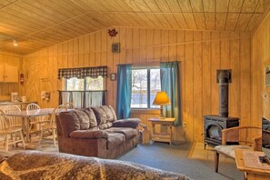 Living area - Cozy 2-bedroom cabin on Three Island Lake in Bemidji, MN. (Bemidji)