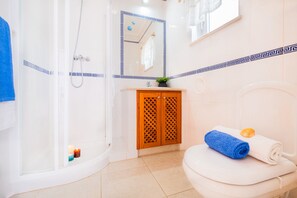 Villa | Bathroom | Hair dryer - Villa Near Vale do Milho Golf Course (Lagoa)