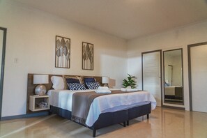 6 habitaciones, tabla de planchar con plancha, wifi y ropa de cama 