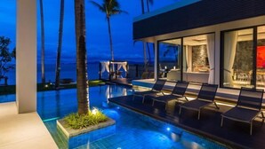 A modern poolside area with lounge chairs, a pool, and a view of the ocean at dusk. - Elegant Villa Anar 5 Bed Luxury Beachfront Near Four Seasons (Koh Samui)