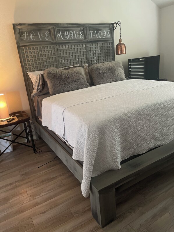 4 bedrooms, desk, iron/ironing board, WiFi