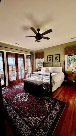 4 habitaciones, tabla de planchar con plancha, wifi y ropa de cama