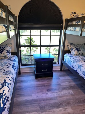 3 habitaciones, tabla de planchar con plancha, cuna de viaje y wifi 